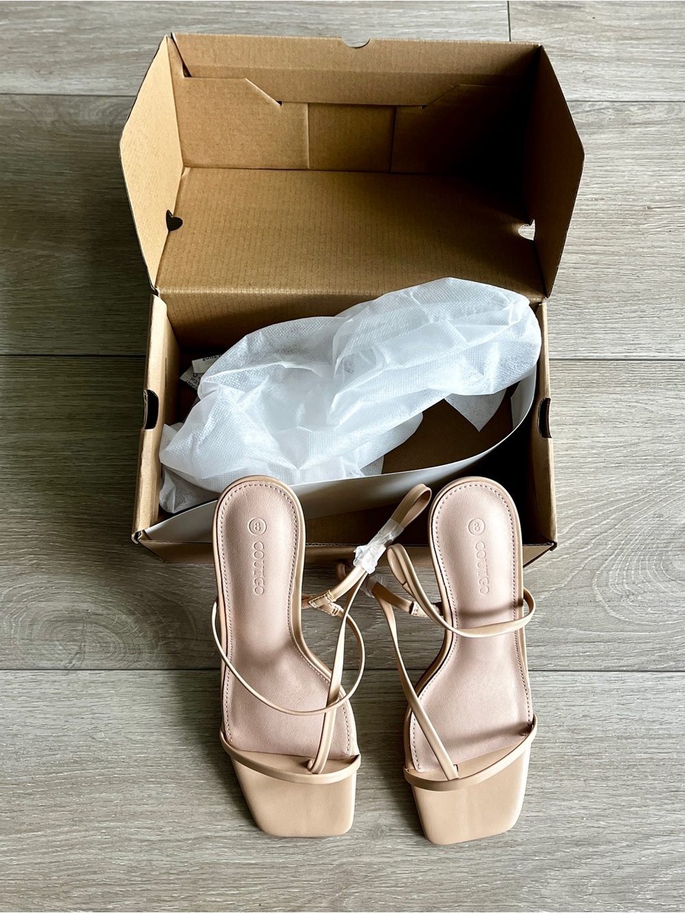 NIB Coutgo Women’s Strappy Kitten Heels Square-Toe Sandals Beige Size 8